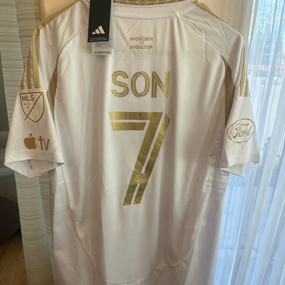 LA FC SOCCCER JERSEY SON#7
Fits Medium slim fit
